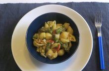 Conchiglie di mare e asparagi