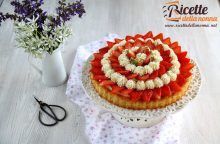 Torta con crema al lime e fragole