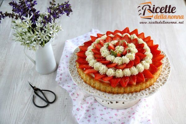 Torta con crema al lime e fragole