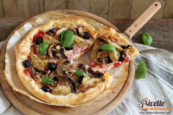 Torta salata con prosciutto e funghi