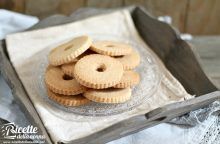 Biscotti al burro e miele senza uova