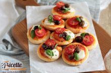 Pizzette allo yogurt senza lievitazione, pronte in 5 minuti