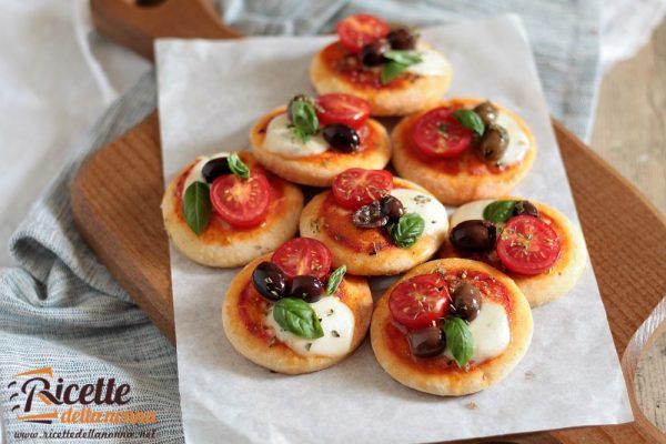 Pizzette allo yogurt senza lievitazione, pronte in 5 minuti