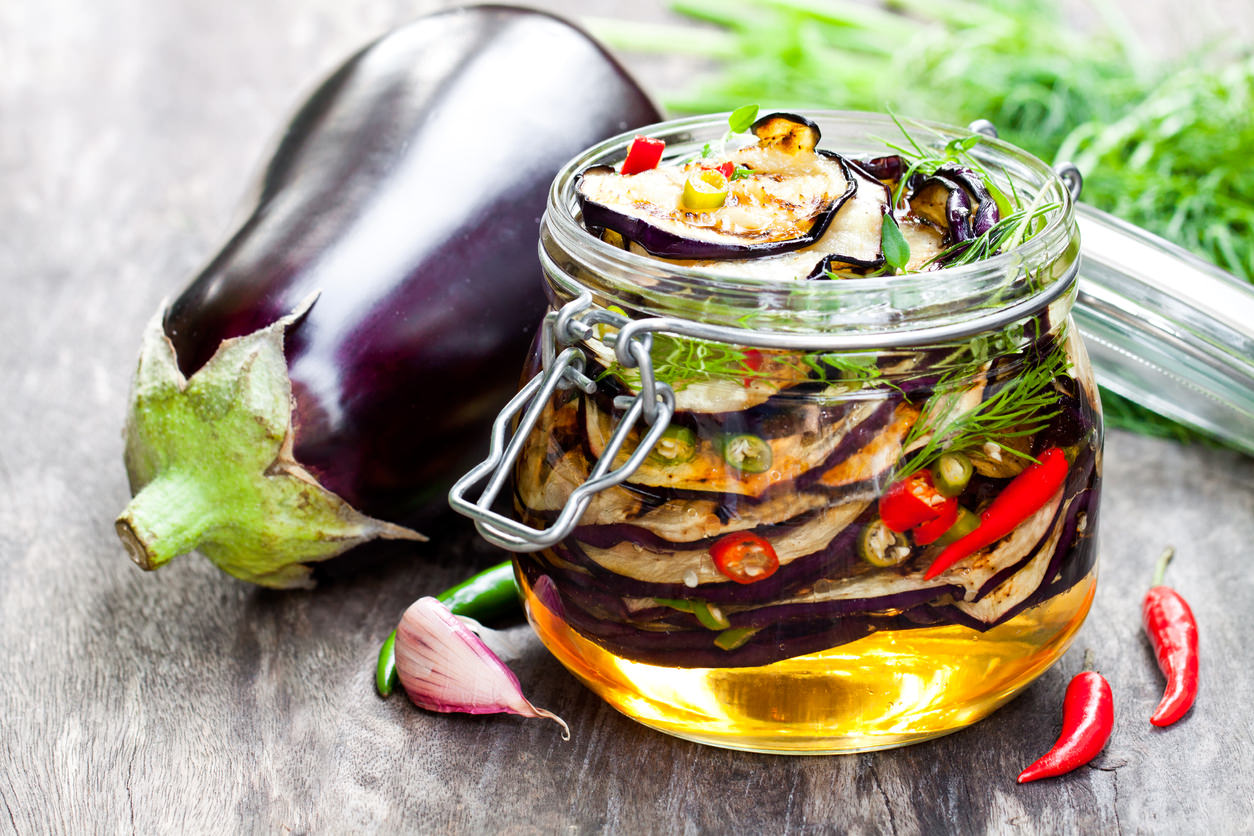 Melanzane sottolio: ricetta autentica per una conserva naturale | Ricette  della Nonna