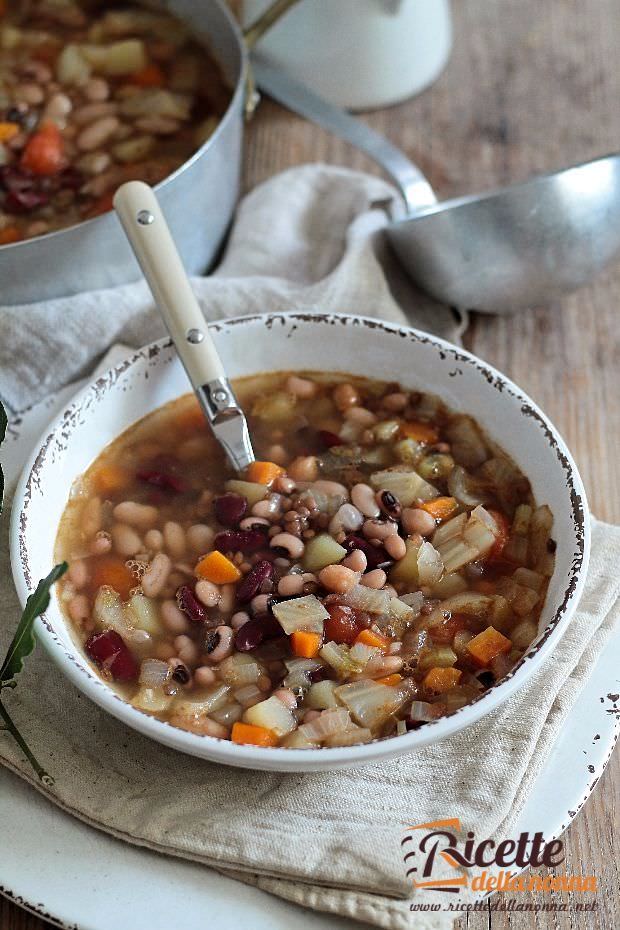 Foto buzzega zuppa ricca di legumi