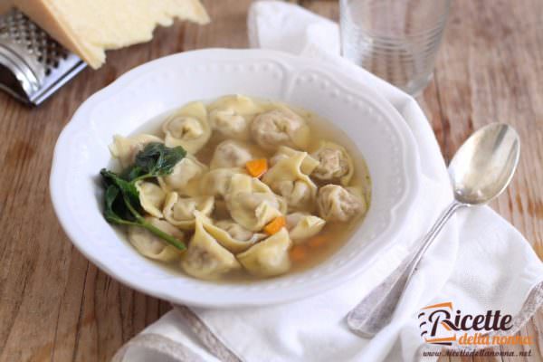 Tortellini in brodo fatti in casa