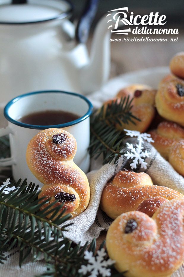 Foto lussekatter brioche svedesi zafferano