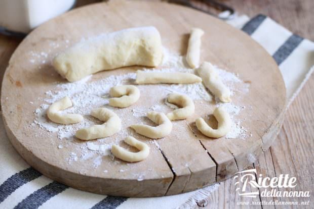 Preparazione kipfel di patate 4