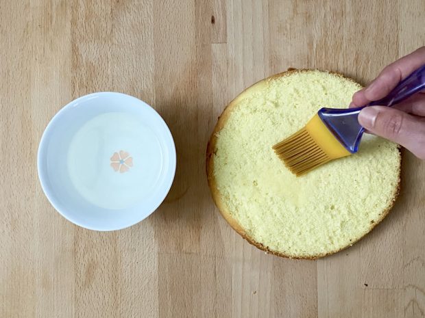 Preparazione torta mimosa