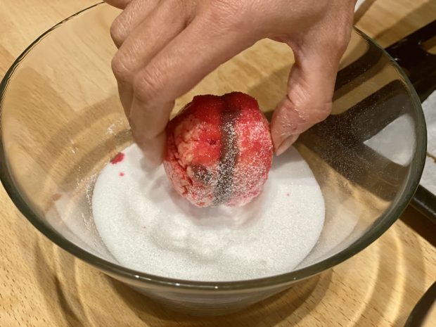 Preparazione pesche dolci