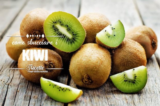 Sbucciare i kiwi