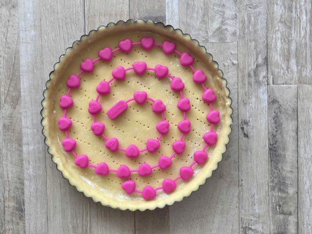 Preparazione crostata di fragole