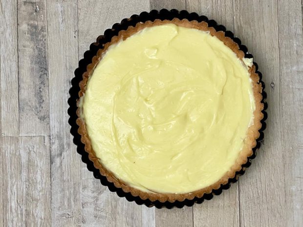 Preparazione crostata di fragole