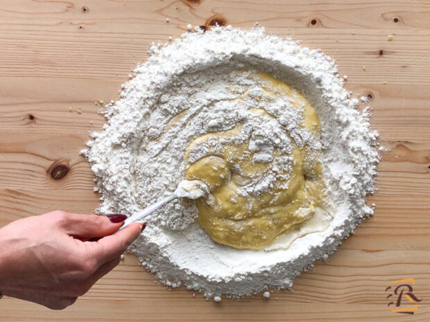 Preparazione chiacchiere di Carnevale