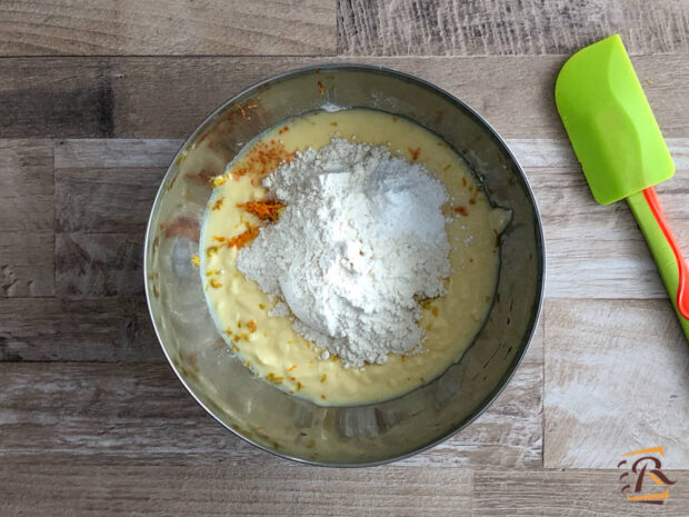 Preparazione castagnole con ricotta