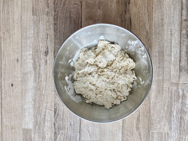 Preparazione focaccia croccante