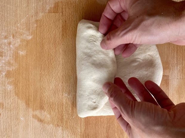 Preparazione focaccia croccante