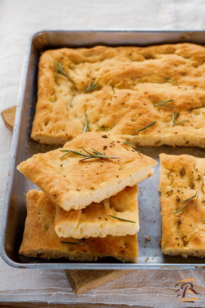 Focaccia al rosmarino ricetta