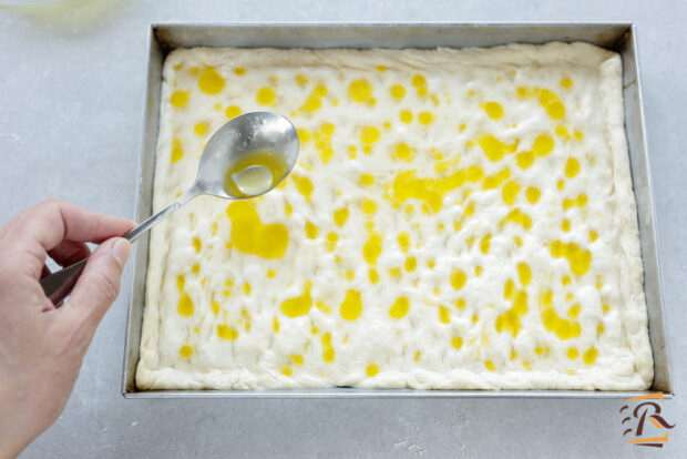 Preparazione focaccia genovese