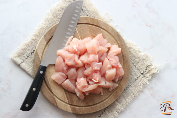 Preparazione pollo al curry