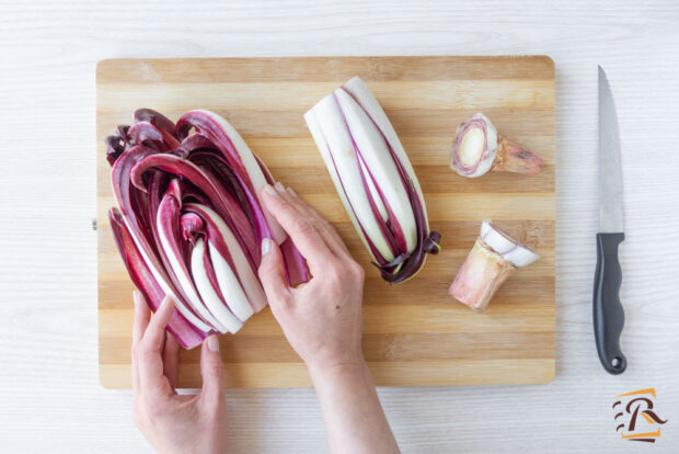 Preparazione radicchio in padella