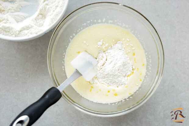 Preparazione torta al limone senza burro