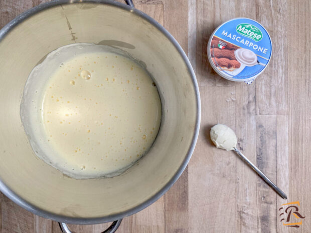 Preparazione torta al mascarpone