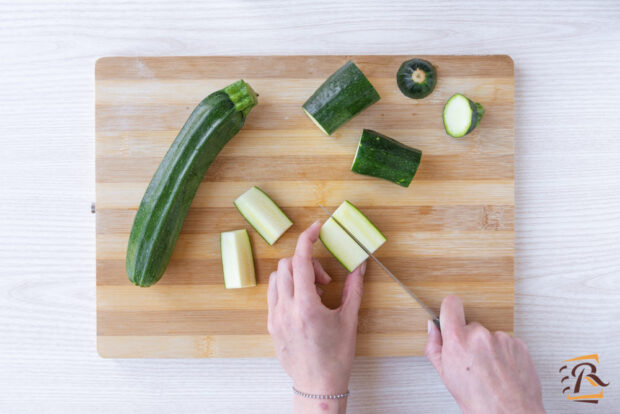 Preparazione zucchine al forno