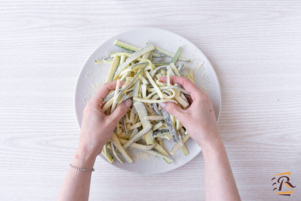 Preparazione zucchine fritte