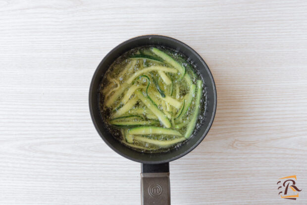 Preparazione zucchine fritte