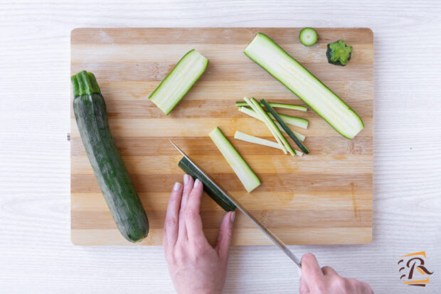 Preparazione zucchine fritte