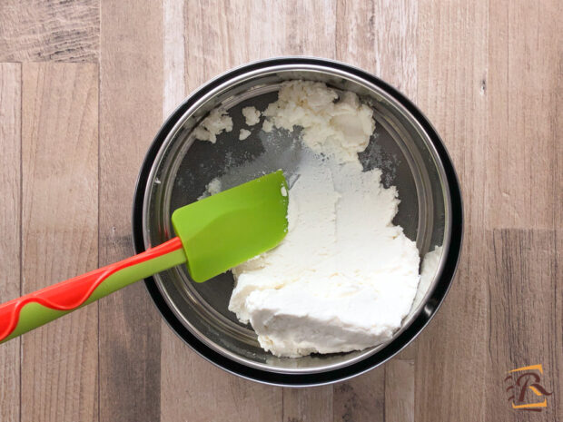 Preparazione cheesecake pan di Stelle