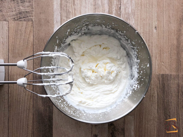 Preparazione cheesecake pan di Stelle