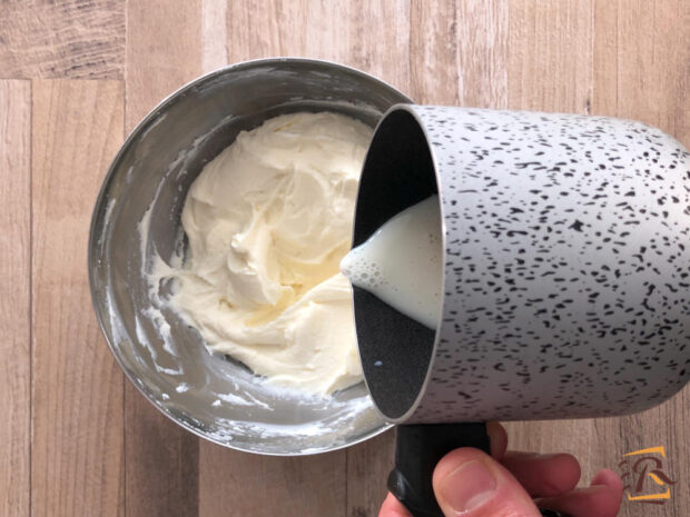 Preparazione cheesecake pan di Stelle