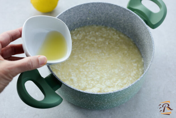 Preparazione risotto al limone