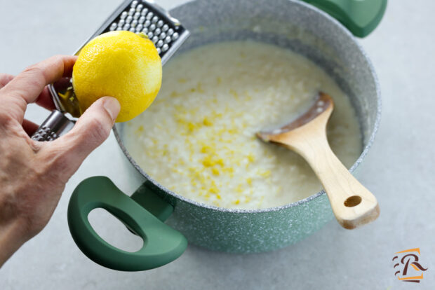 Preparazione risotto al limone