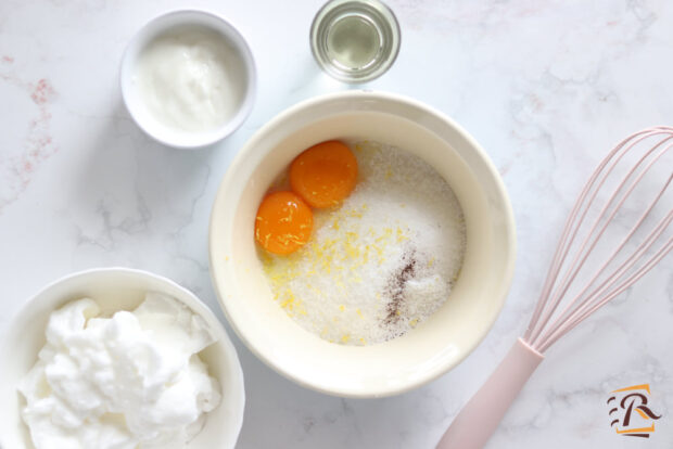 Preparazione torta al cocco