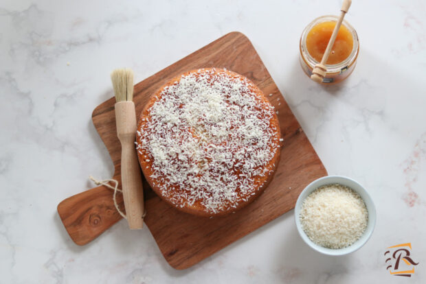 Preparazione torta al cocco