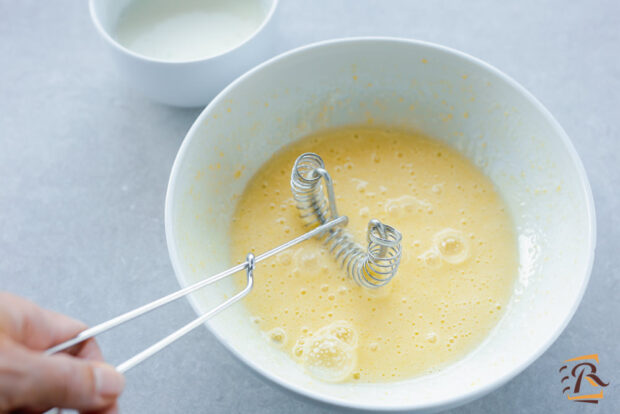 Preparazione torta allo yogurt senza burro