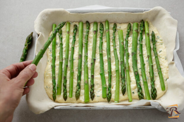 Come fare la torta salata con asparagi