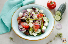 Insalata greca con feta e olive