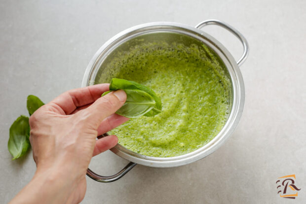 Come fare la pasta con la crema di zucchine