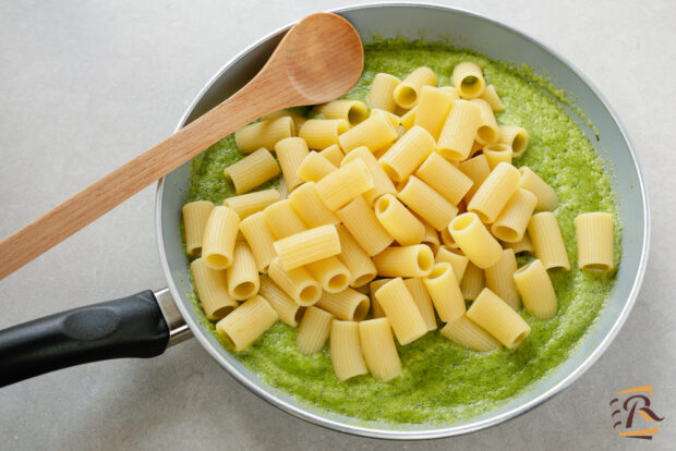 Come fare la pasta con la crema di zucchine