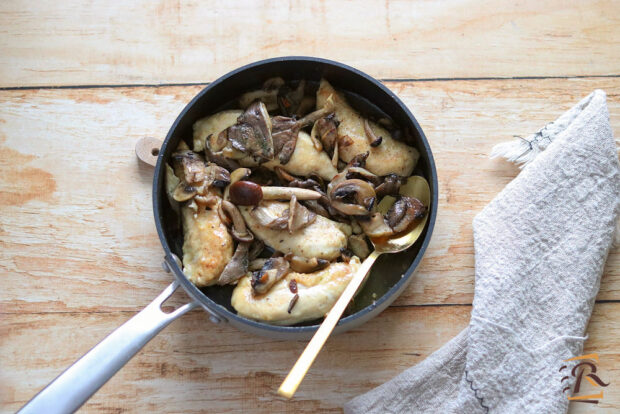 Scaloppine di petto di pollo con i funghi