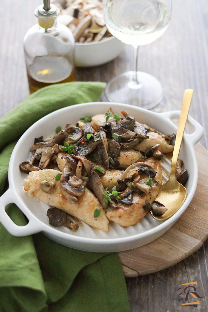 Scaloppine di petto di pollo con i funghi