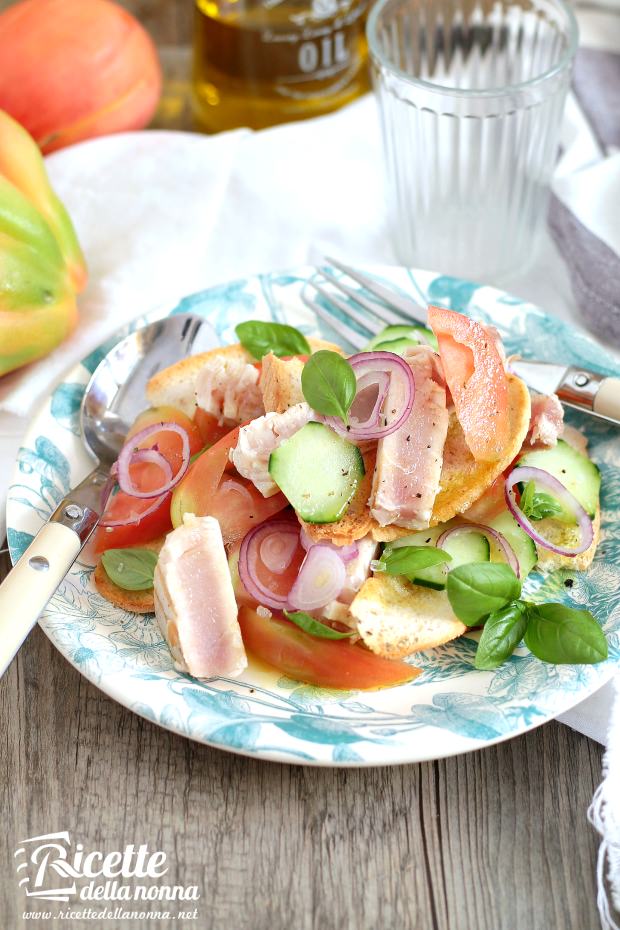 Panzanella estiva al tonno grigliato