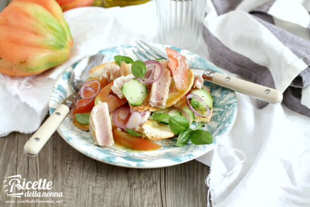 Panzanella estiva al tonno grigliato