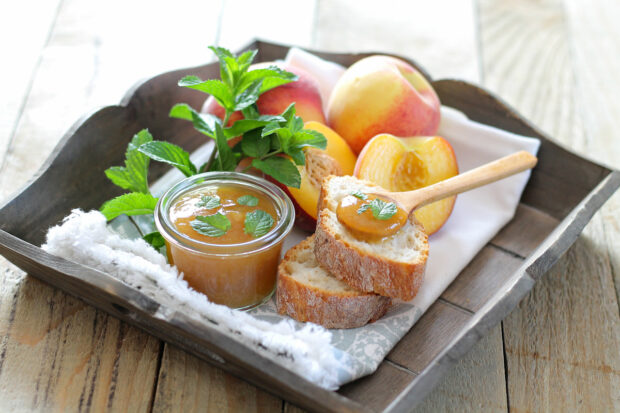 Marmellata di pesche alla menta