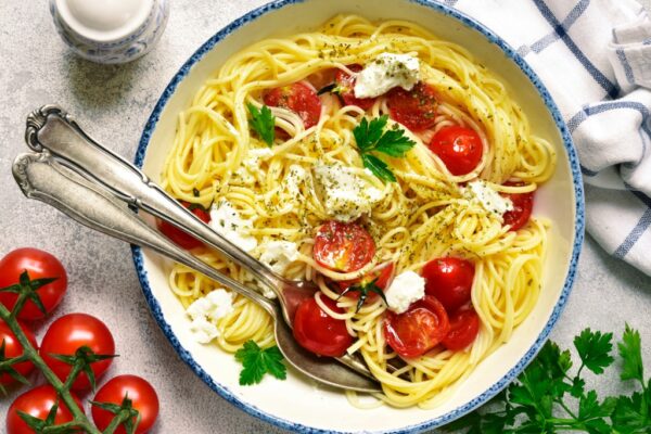 Spaghetti con ricotta e pomodorini