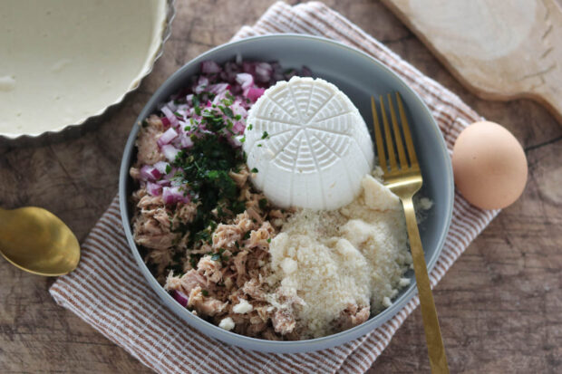 Torta salata di tonno e cipolle